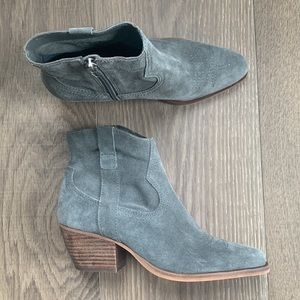 Dolce vita Silma gray suede booties, New, size 7